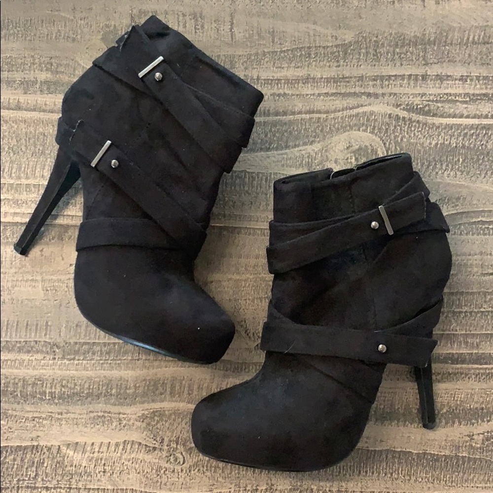 Stiletto heeled ankle booties size 7.5